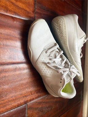 Nike Women's cheer Shoes